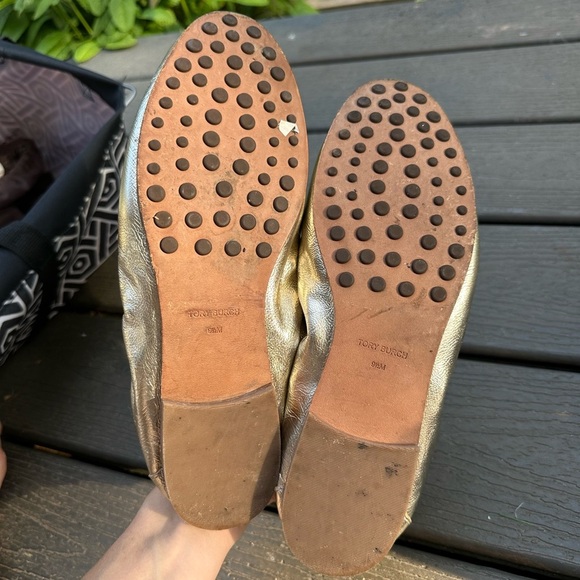 Tory Burch gold driving loafers 9.5 like new - Picture 4 of 6